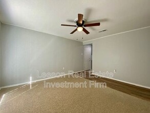 217 N Emerald Loop in Shreveport, LA - Foto de edificio - Building Photo