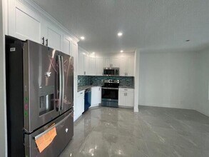 1012 Green Pine Blvd in West Palm Beach, FL - Building Photo - Building Photo