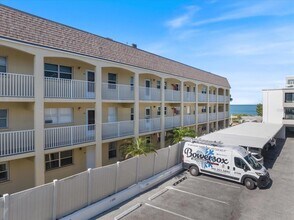 1400 Tarpon Center Dr, Unit 204 in Venice, FL - Building Photo - Building Photo