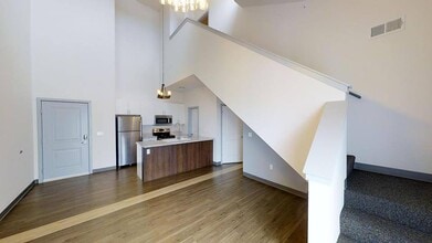 SoEl District Lofts in Springfield, MO - Foto de edificio - Building Photo