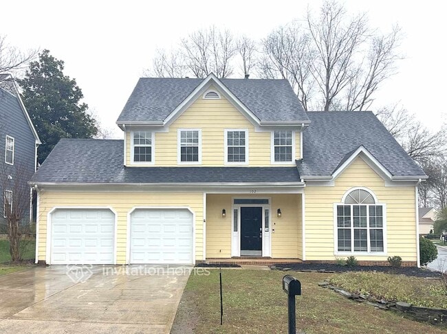 property at 102 Lakewood Cir Dr