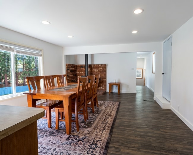 17253 33rd Ave S in Seatac, WA - Foto de edificio - Building Photo