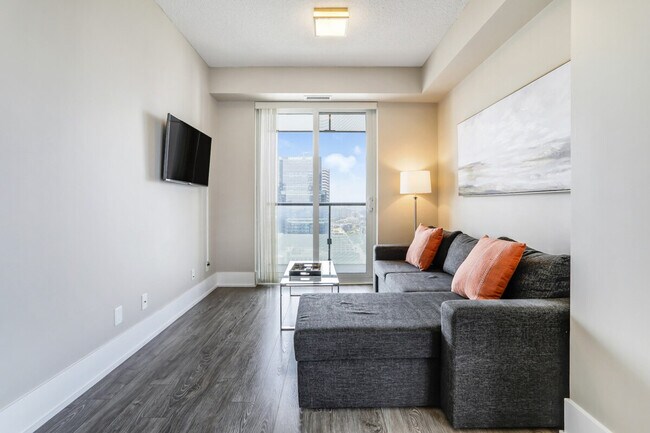 228 Wellington St W in Toronto, ON - Building Photo - Building Photo