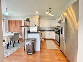 2565 Dickens Ct in Aurora, IL - Building Photo - Building Photo