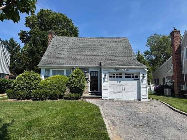 property at 86 Devonshire Dr