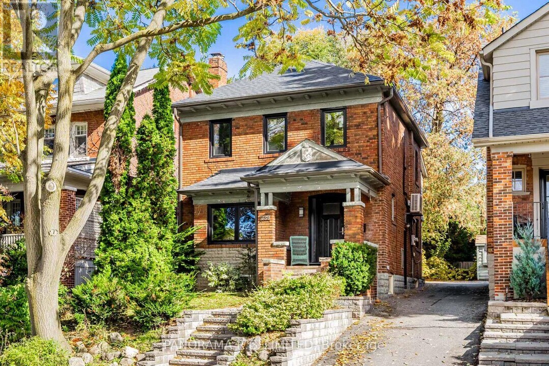 239 Winona Dr in Toronto, ON - Building Photo