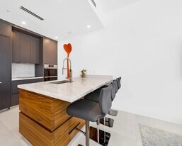200 Biscayne Boulevard Way, Unit 1406 in Miami, FL - Building Photo