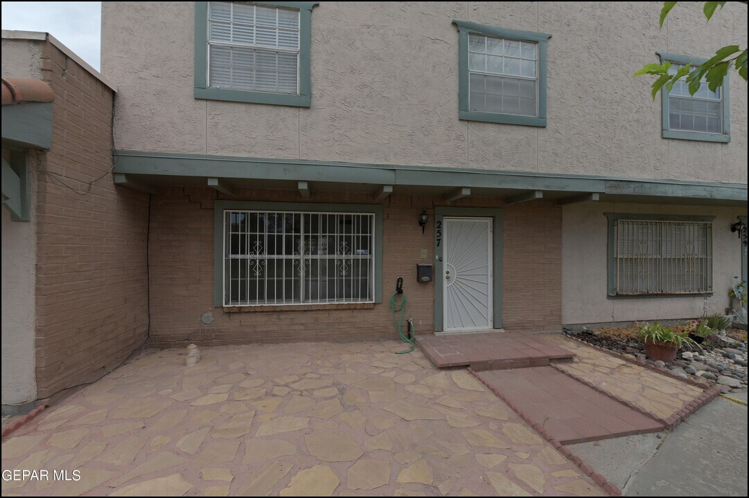 257 Maricopa Dr in El Paso, TX - Foto de edificio