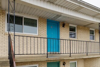 209 N Woodland Dr in Radcliff, KY - Building Photo - Building Photo