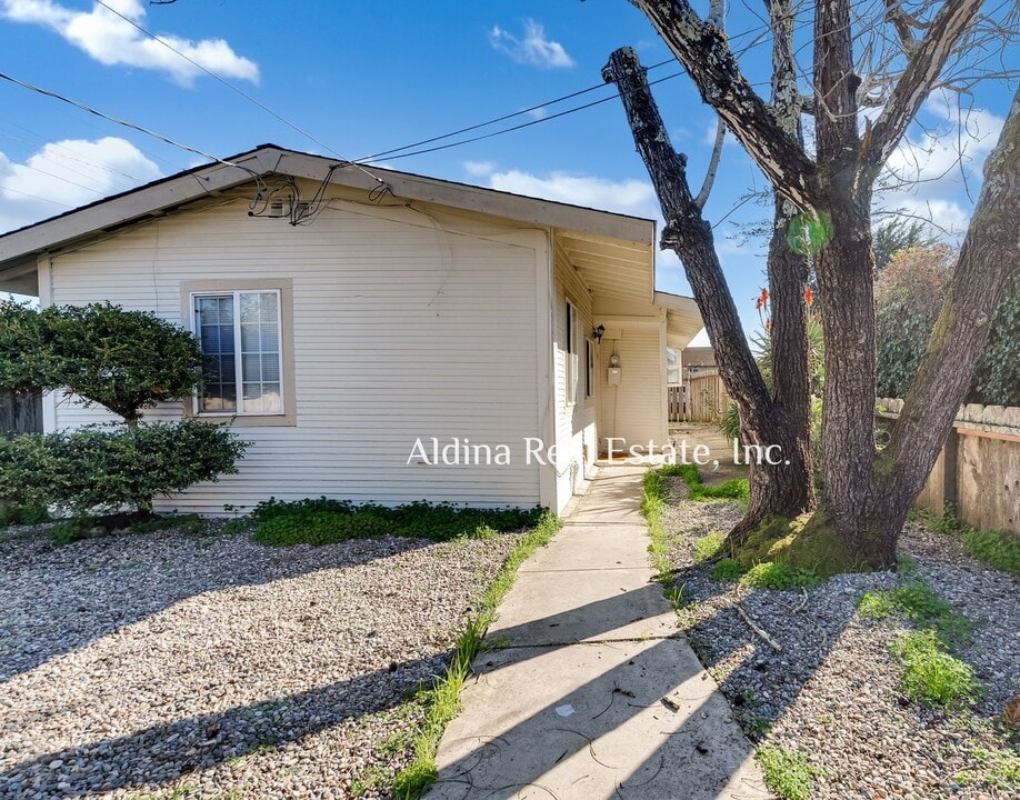 30 Hawthorne Ave in Watsonville, CA - Building Photo