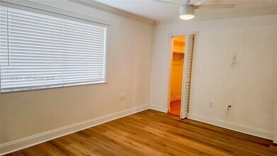 317 NW 109th Ave in Miami, FL - Building Photo - Building Photo