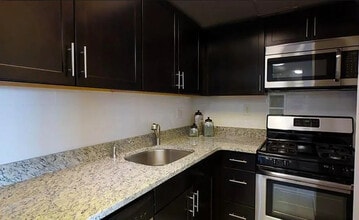 135 Freeman St, Unit 175 freeman st 705 in Brookline, MA - Foto de edificio - Building Photo