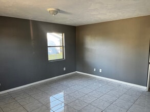 3758 Minnesota Dr in Ft. Myers, FL - Building Photo - Building Photo