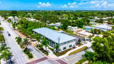 3375 SW Mapp Rd in Palm City, FL - Foto de edificio - Building Photo