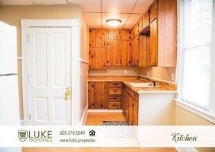 1005 S Center Ave in Sioux Falls, SD - Building Photo - Building Photo