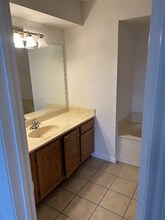 801 Summit Dr in Desoto, TX - Foto de edificio - Building Photo