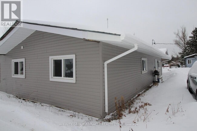 26 Stoney Creek Rd in Kawartha Lakes, ON - Building Photo - Building Photo