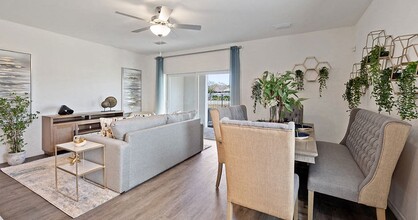 Soluna Townhomes in Naples, FL - Foto de edificio - Building Photo