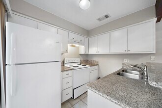12980 Greenway Chase Ct in Houston, TX - Building Photo - Building Photo
