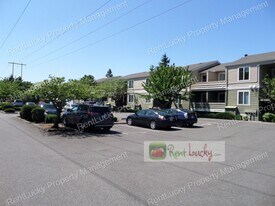 3233 NE 12th St in Renton, WA - Building Photo