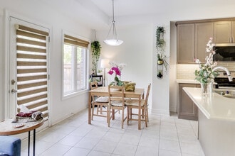 1161 Carnegie Dr in Mississauga, ON - Building Photo - Building Photo