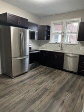 2242 Ferry St in Easton, PA - Foto de edificio - Building Photo