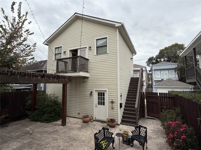 property at 614 E 10 1/2 St