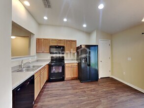 9742 Simeon Dr in Land O Lakes, FL - Foto de edificio - Building Photo