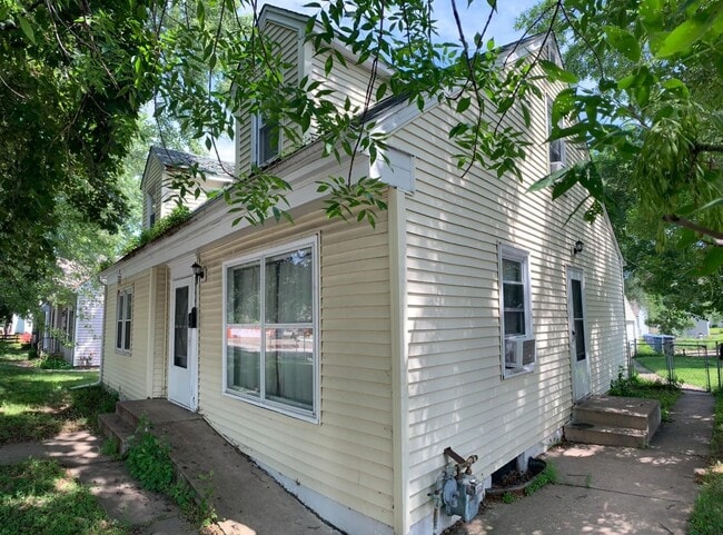 property at 4904 Xerxes Ave N