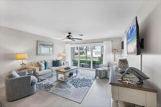 500 S Washington Dr in Sarasota, FL - Foto de edificio - Building Photo