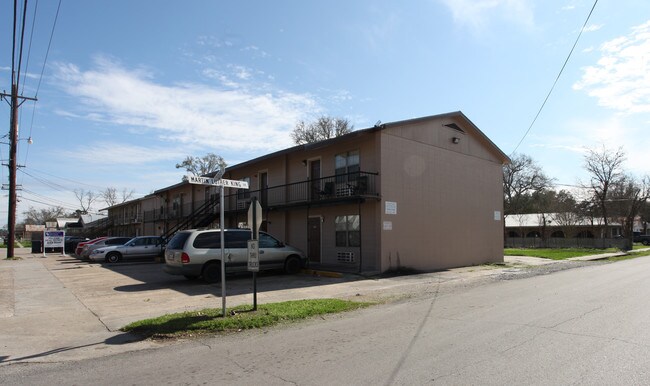 331 W Bridge St in St. Martinville, LA - Foto de edificio - Building Photo