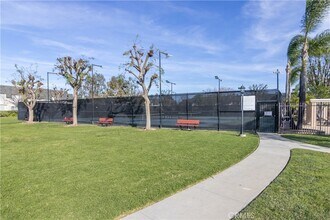 6520 Tampa Ave in Los Angeles, CA - Foto de edificio - Building Photo