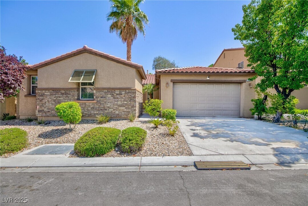 7609 Slide Rock Ave in Las Vegas, NV - Building Photo