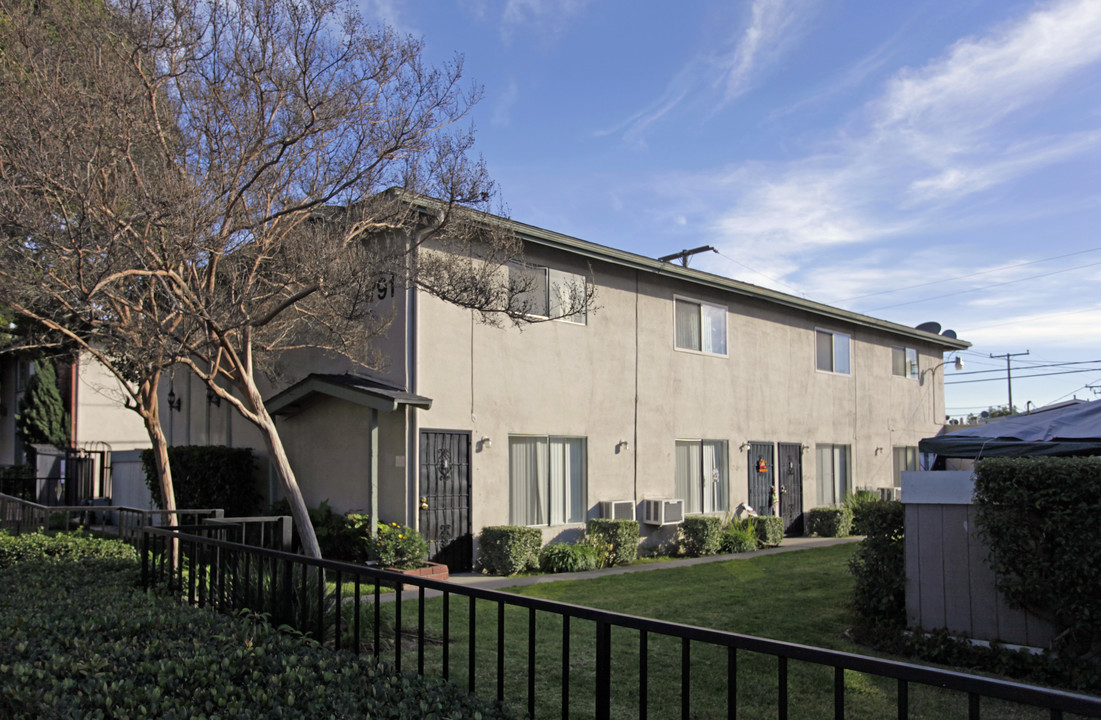 4791 Canoga St in Montclair, CA - Building Photo