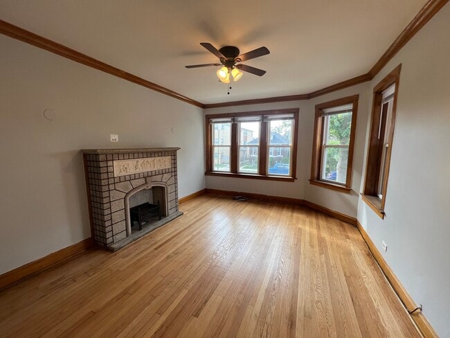 3214 W 66th Pl in Chicago, IL - Foto de edificio - Building Photo