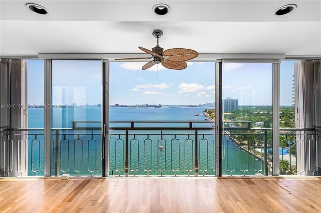11111 Biscayne Blvd in Miami, FL - Building Photo - Building Photo
