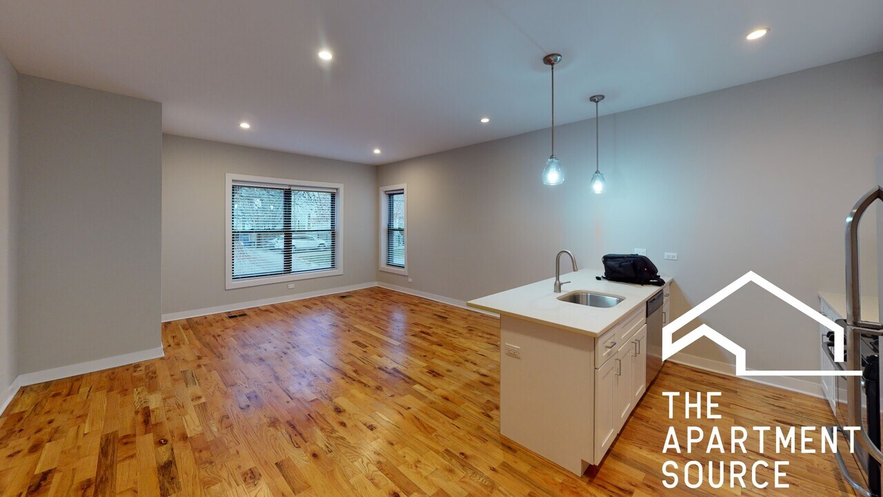 1912 W Sunnyside Ave, Unit 2E in Chicago, IL - Building Photo