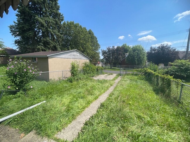 833 Hinnerman St in Duquesne, PA - Building Photo - Building Photo