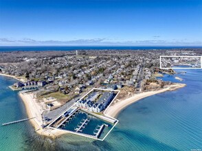 8 Oyster Pt in Greenport, NY - Building Photo - Building Photo