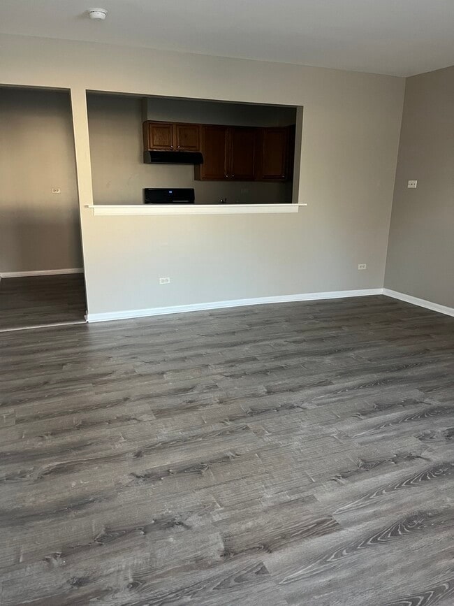 8817 S Roberts Rd in Hickory Hills, IL - Building Photo - Building Photo