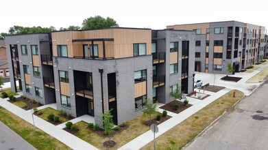 St. Barts Apartments in Columbus, IN - Building Photo - Building Photo