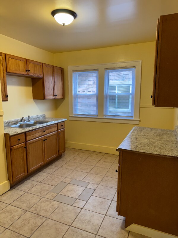 15878 Kentucky St, Unit Upper in Detroit, MI - Building Photo - Building Photo