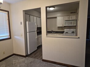 2140 Edgewood Rd NW in Cedar Rapids, IA - Building Photo - Building Photo