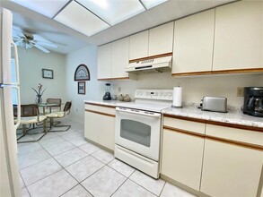 6211 Timberlake Dr-Unit -B6 in Sarasota, FL - Foto de edificio - Building Photo