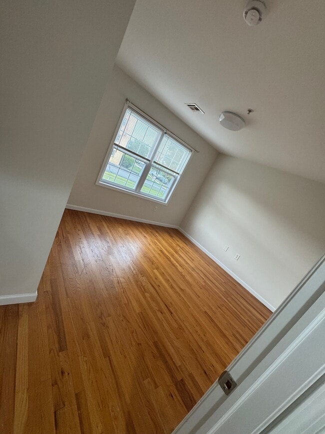 221 Coolidge St, Unit Coolidge Street in Linden, NJ - Building Photo - Building Photo