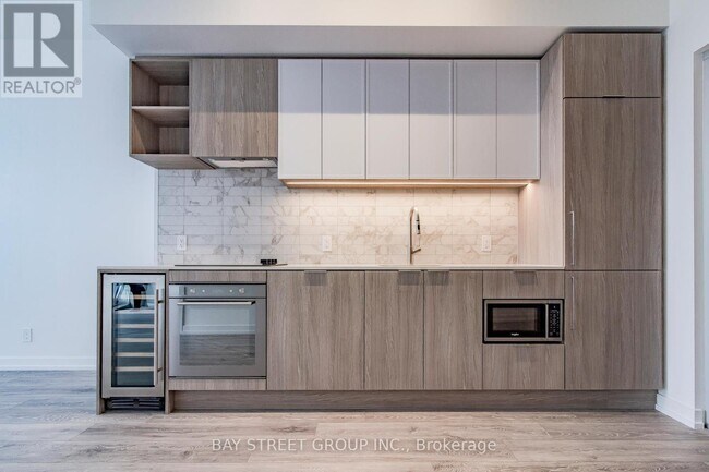 2020-2020 Bathurst St in Toronto, ON - Building Photo - Building Photo