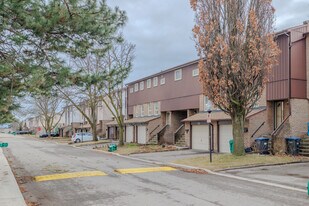 1217-1249 Dundix Rd in Mississauga, ON - Building Photo