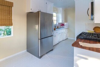 1014 1/4 Hyperion Ave, Unit 1014.25 in Los Angeles, CA - Building Photo - Building Photo