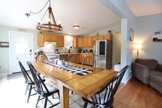 76 Bog Rd in Campton, NH - Foto de edificio - Building Photo