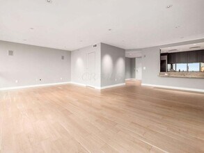 1 Miranova Pl in Columbus, OH - Building Photo - Building Photo